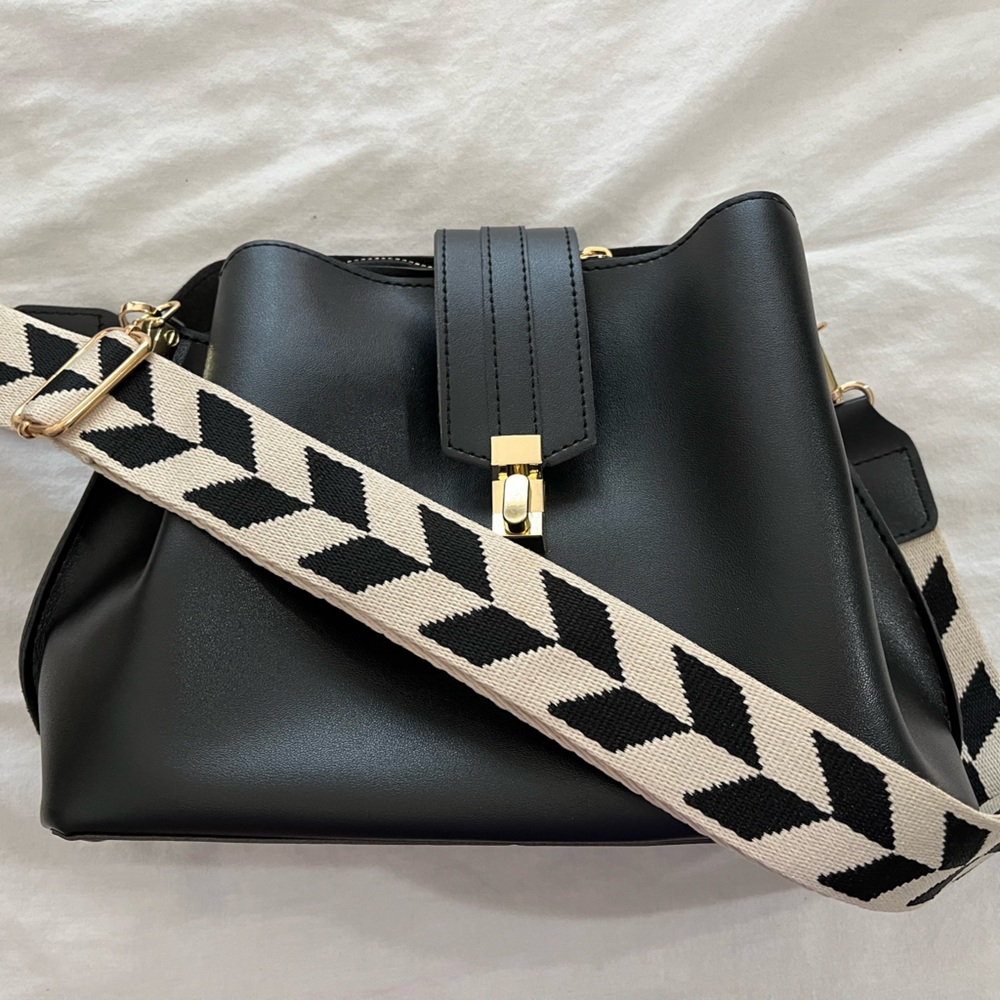 Black crossbody bag. Never used!